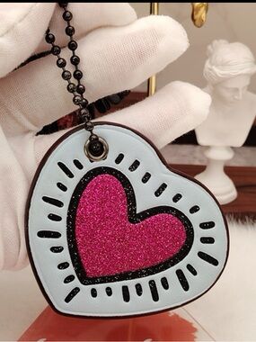 COACH X KEITH HARING GLITTER HEART BAG CHARM KEY FOG PURSE